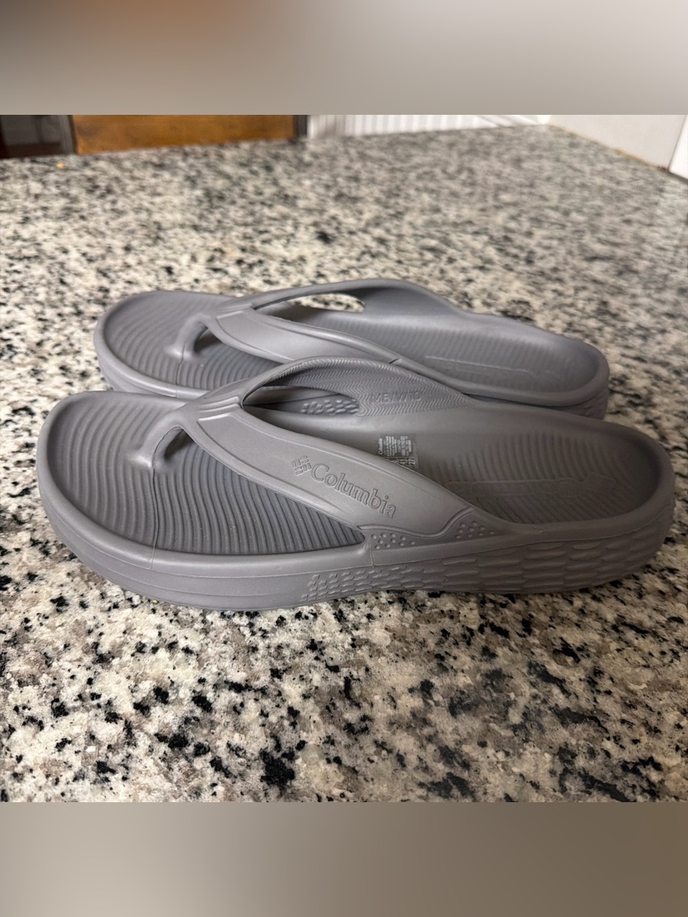 COLUMBIA WOMEN'S FLUIDSPRING FLIP FLOP SANDALS - CITY GREY - US 10